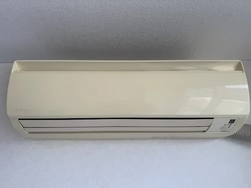エアコンクリーニングで新品のように綺麗になった状態(施工後)